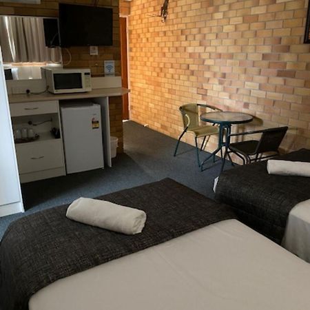 וורוויק Buckaroo Motor Inn מראה חיצוני תמונה