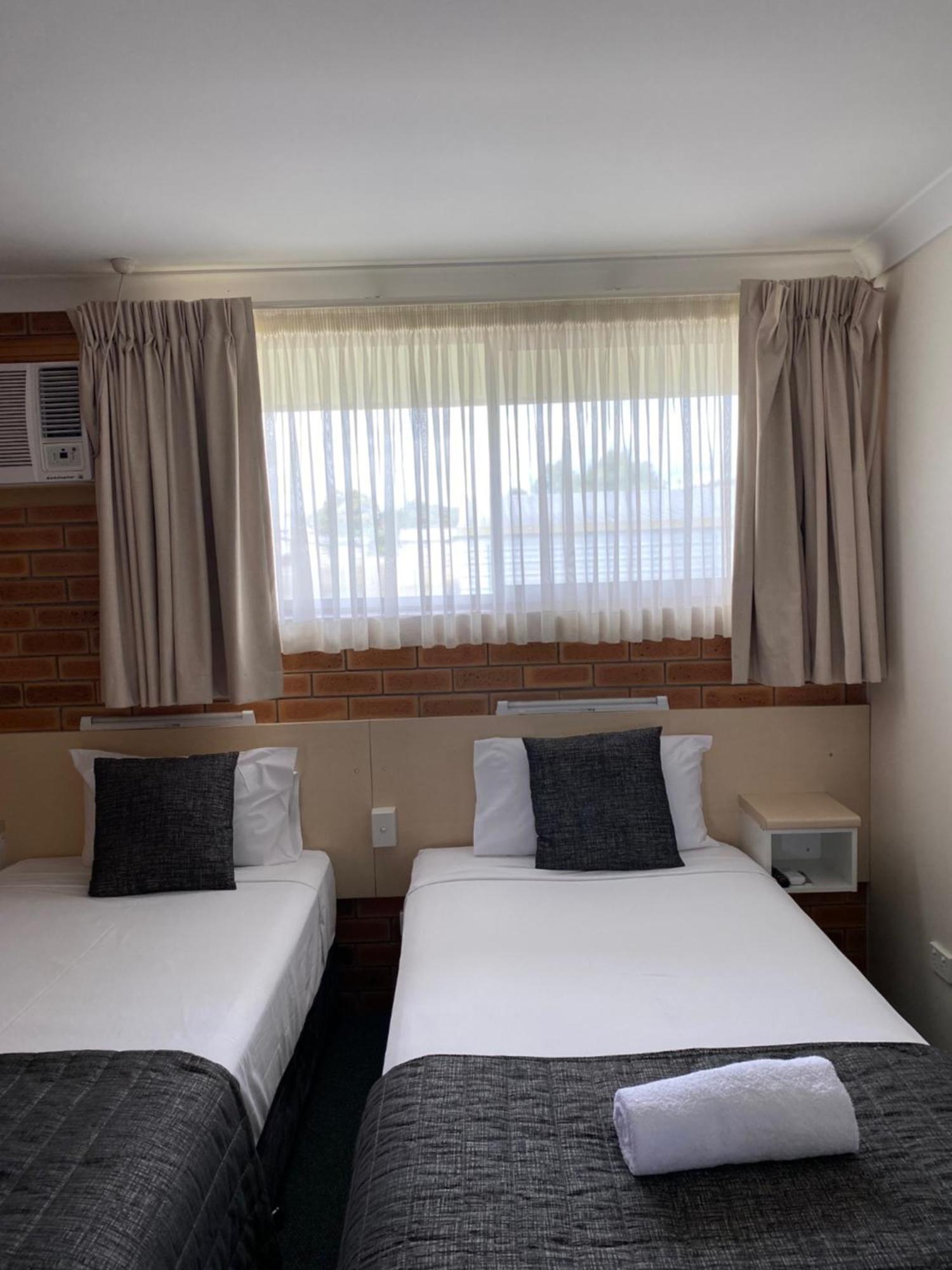 וורוויק Buckaroo Motor Inn מראה חיצוני תמונה