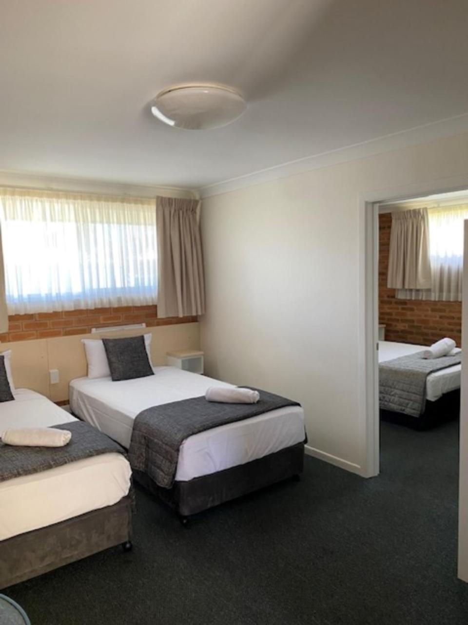 וורוויק Buckaroo Motor Inn מראה חיצוני תמונה