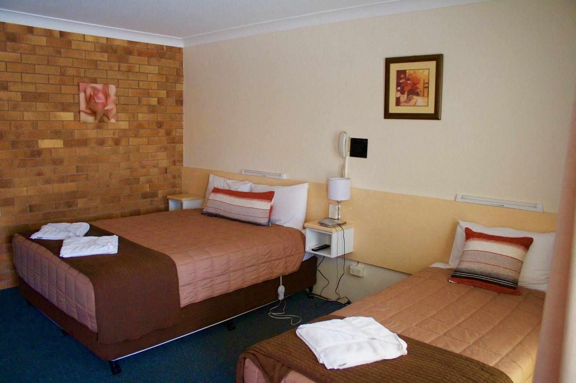 וורוויק Buckaroo Motor Inn מראה חיצוני תמונה