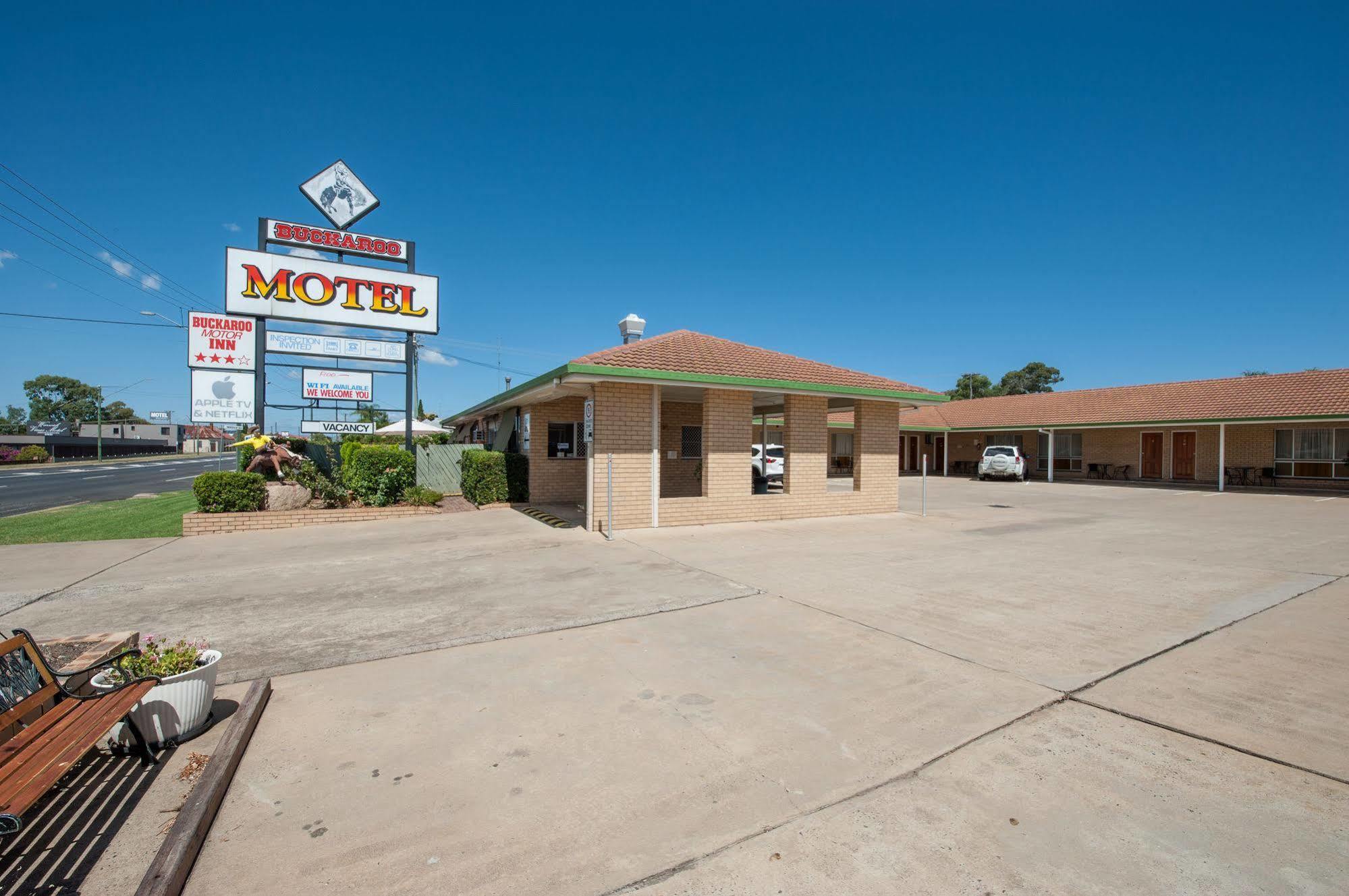 וורוויק Buckaroo Motor Inn מראה חיצוני תמונה