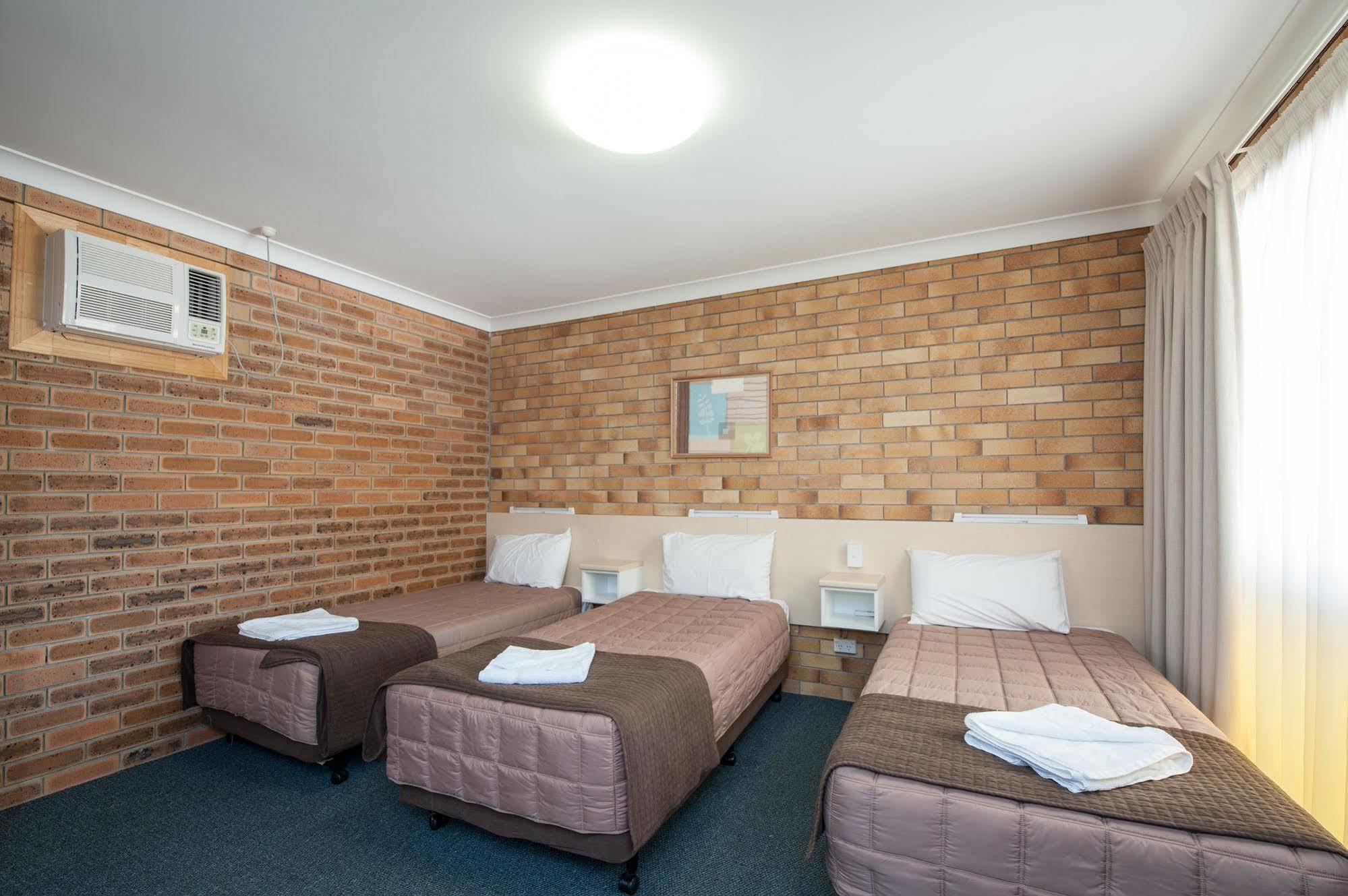 וורוויק Buckaroo Motor Inn מראה חיצוני תמונה